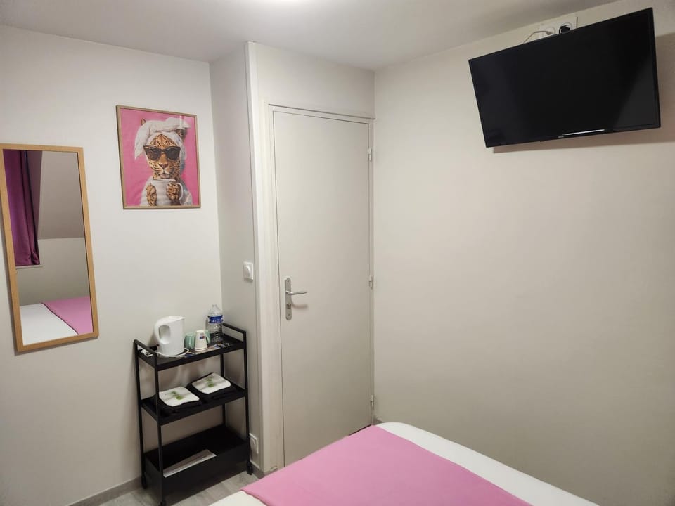 Le Croc'N Bar chambre rose Bed and Breakfast in Normandy