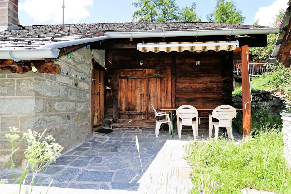 Property building, Facade/entrance, Off site