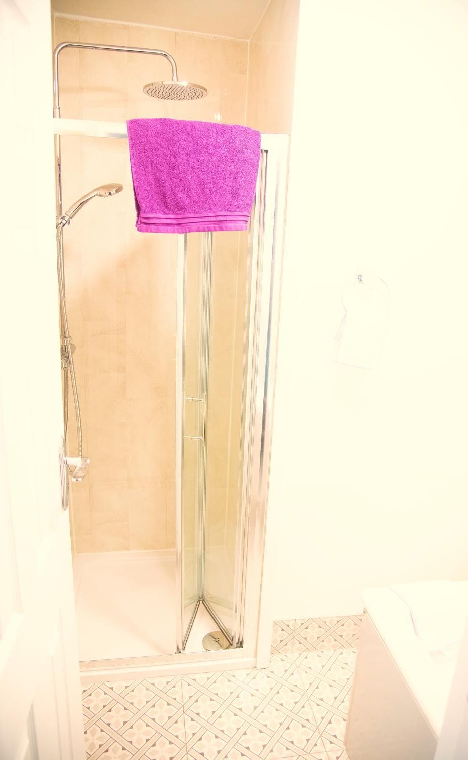 Main Street Carrick - 20 Steps to Bars,Food,Clubs Apartment in Leitrim, Co. Leitrim, Ireland