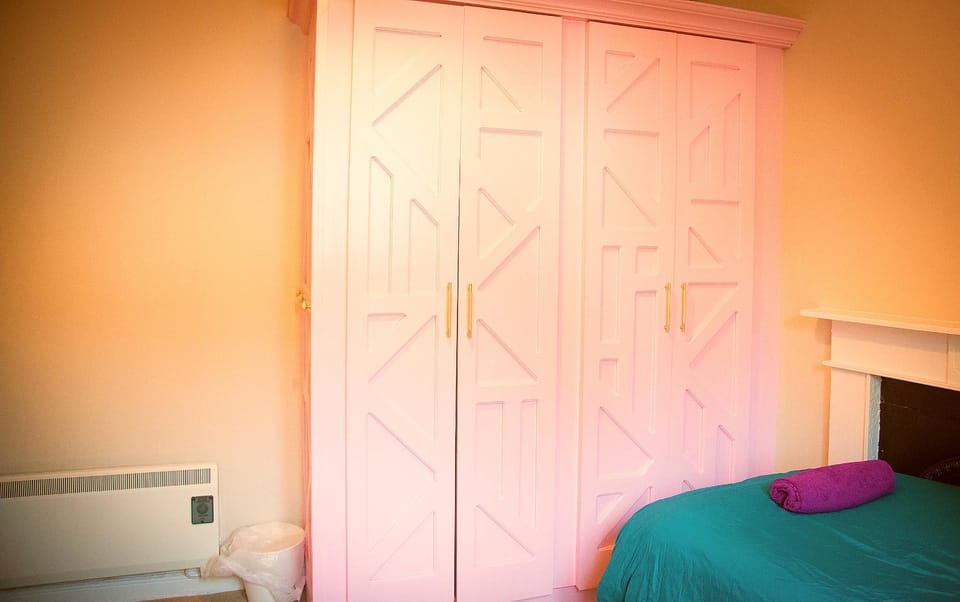 Main Street Carrick - 20 Steps to Bars,Food,Clubs Apartment in Leitrim, Co. Leitrim, Ireland