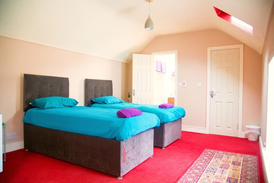 Main Street Carrick - 20 Steps to Bars,Food,Clubs Apartment in Leitrim, Co. Leitrim, Ireland