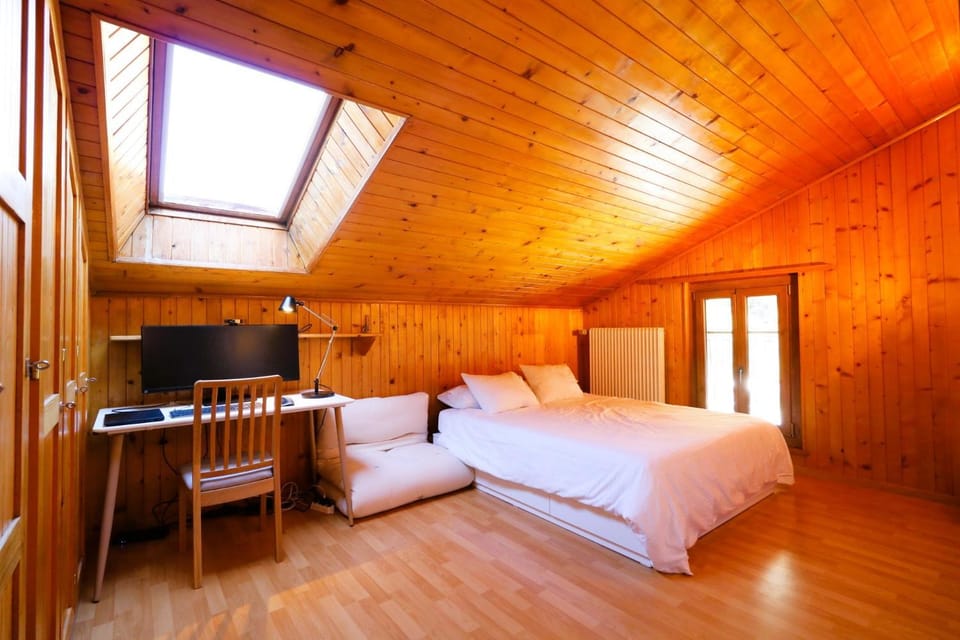 Bed, Bedroom