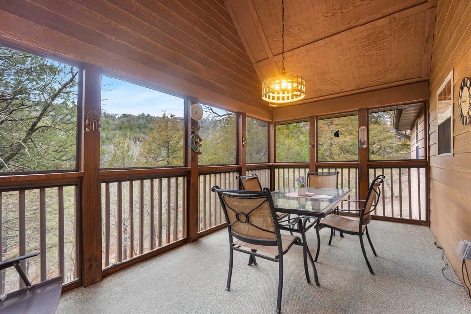 Creekside - 2 BDR Resort Cabin in Epic Location Cabin in Table Rock Lake