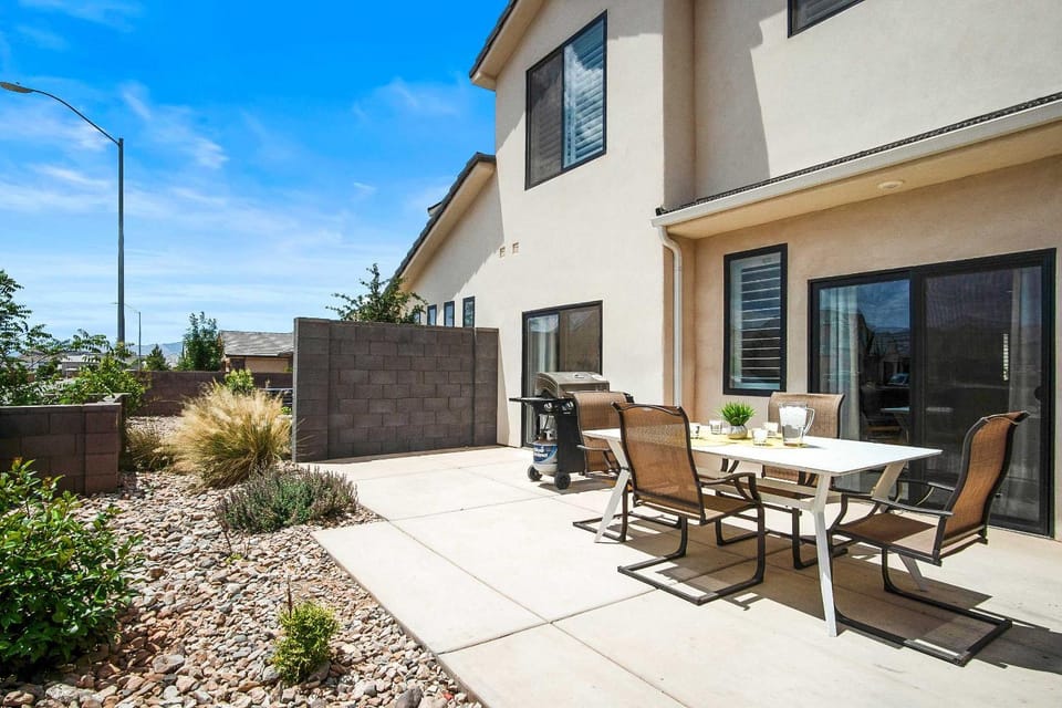 Hygge House - EV Charger House in Washington