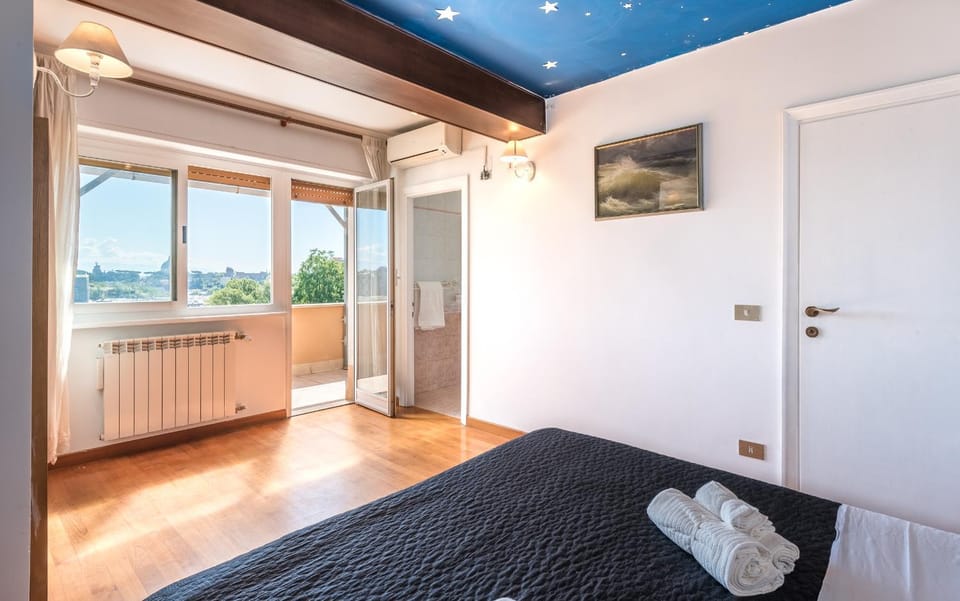 Bed, Bedroom, towels