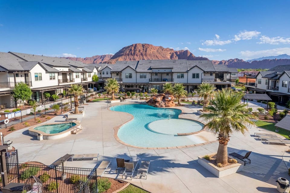 Coral Paradise - Community Pool House in Santa Clara