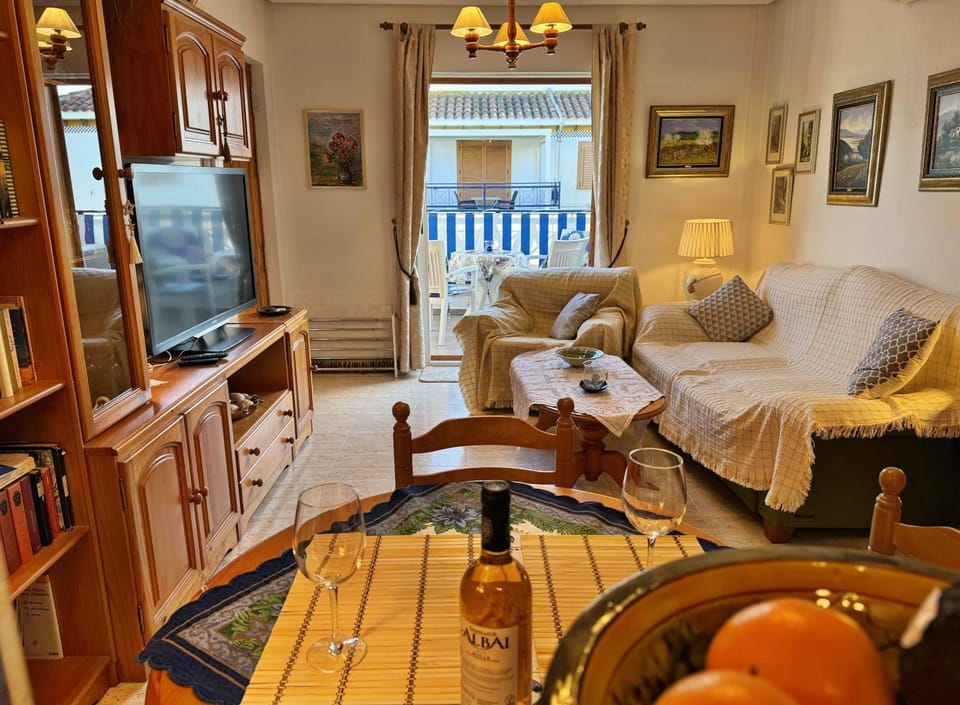 TV and multimedia, Balcony/Terrace, Living room, Seating area, Dining area
