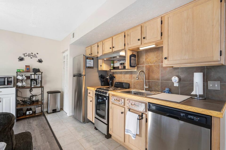 The Nautical Nook - Charming Walk-In Condo for 4 House in Branson