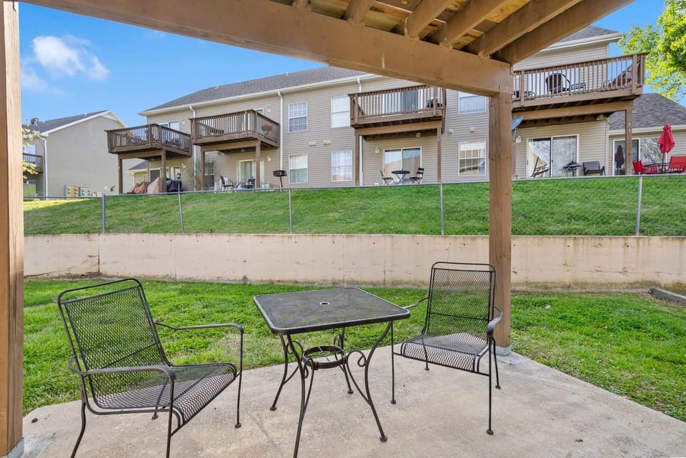 The Nautical Nook - Charming Walk-In Condo for 4 House in Branson