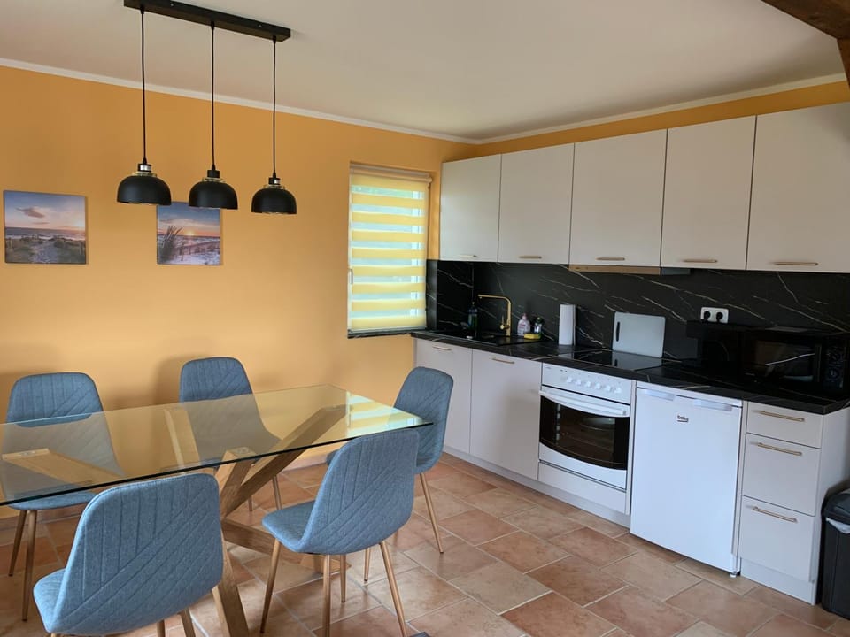 Kitchen or kitchenette, kitchen, kitchen