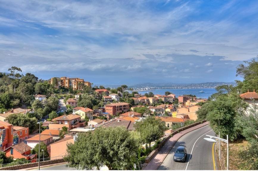 Neighbourhood, Natural landscape, Sea view, Location