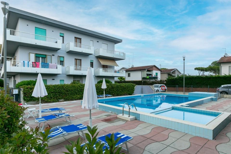 Property building, Swimming pool