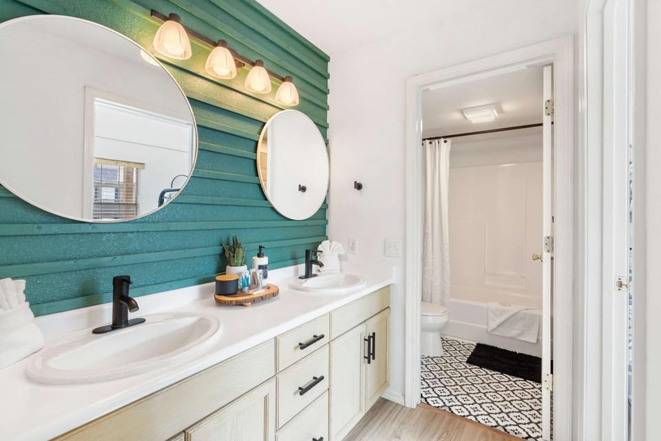 Our Landing Place - Access to Pool House in Branson