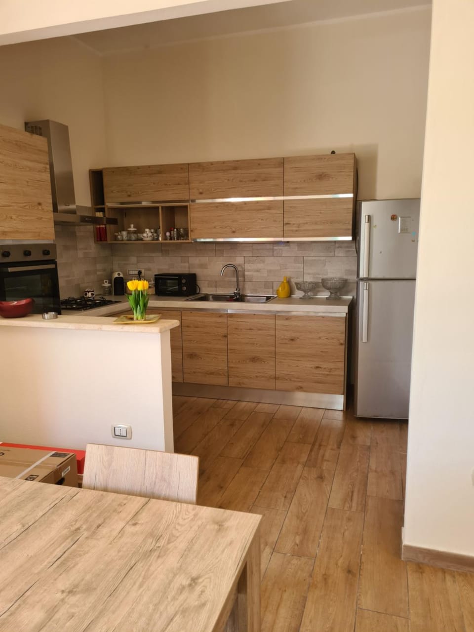 Kitchen or kitchenette, minibar, oven