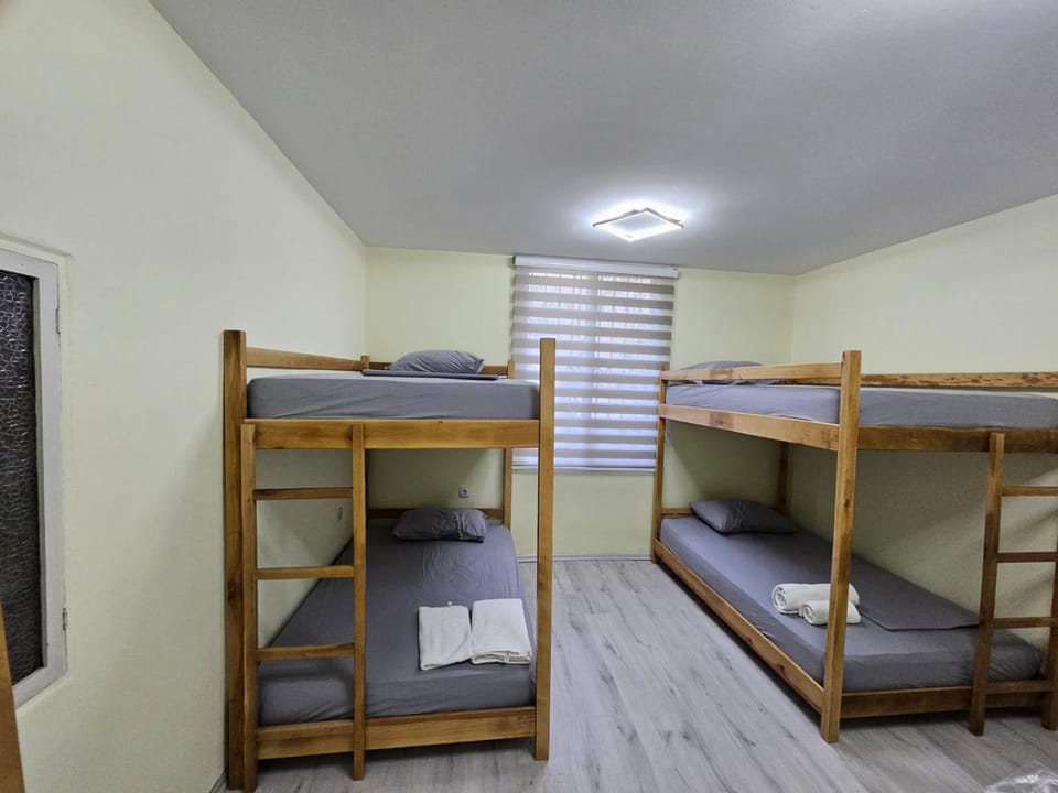 Bedroom, bunk bed