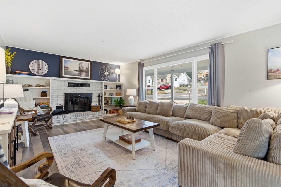 Branson Downtown Beauty - 4 BDR Home Sleeps 15 House in Hollister