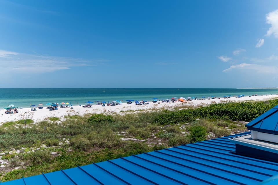 Relaxing Beachfront Stay at The Apollo Apartment in Marco Island