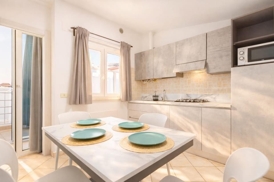 Dining area, pet friendly, stove