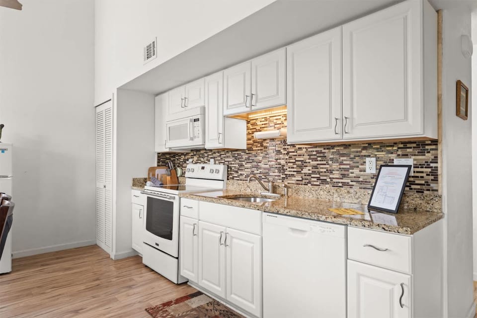 Peaceful Lakeview Escape - For 6 House in Branson