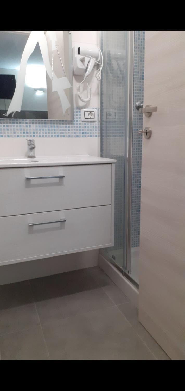 Shower, Bathroom