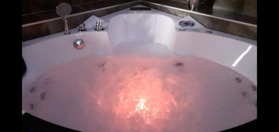 Natural landscape, Hot Tub, Bathroom, Bath
