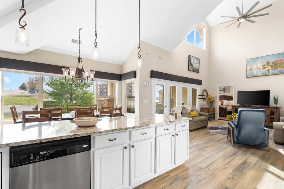 B Chillin Retreat on Table Rock Lake House in Ridgedale