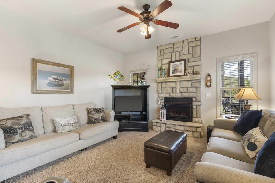 Bounty of Birdie Lane - Golf Courses Playgrounds & Pool House in Table Rock Lake