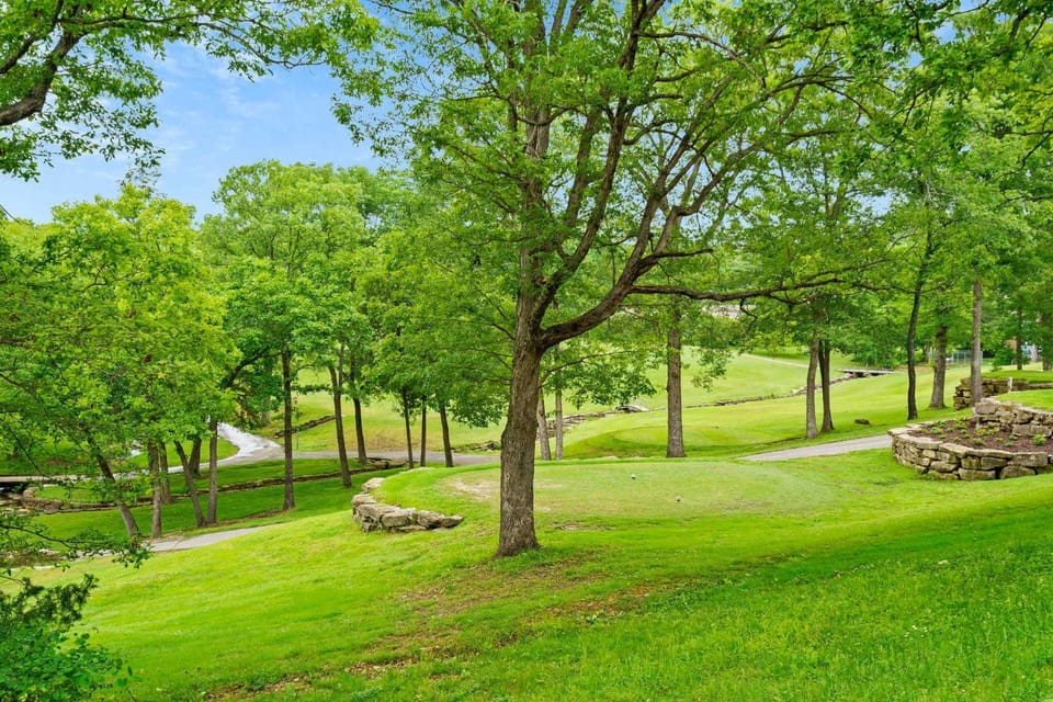 Holiday Ridge Retreat 10 - Holiday Hills Branson Golf Resort Outdoor pools House in Ozark Mountains