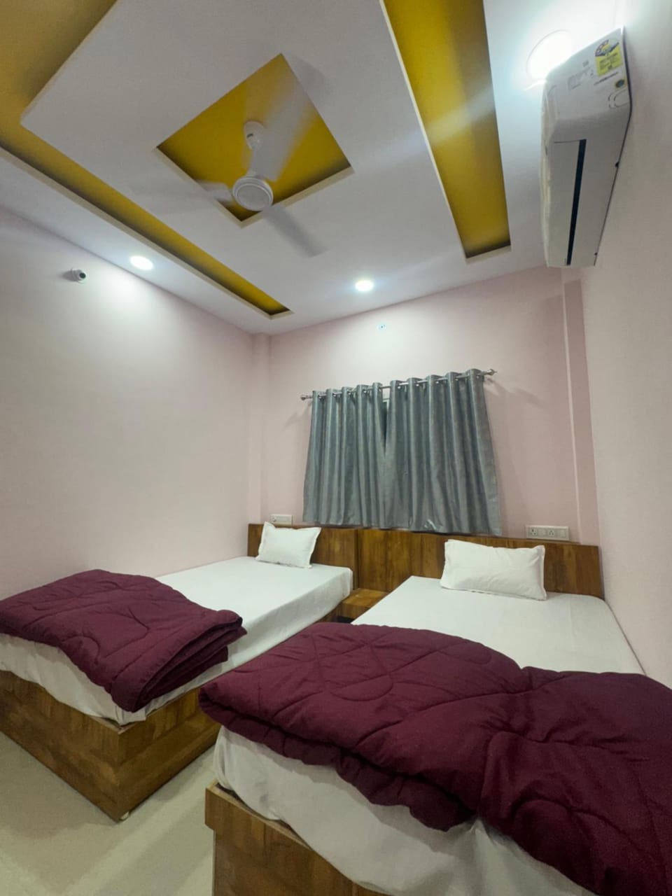 Bed, Photo of the whole room, Bedroom, air conditioner