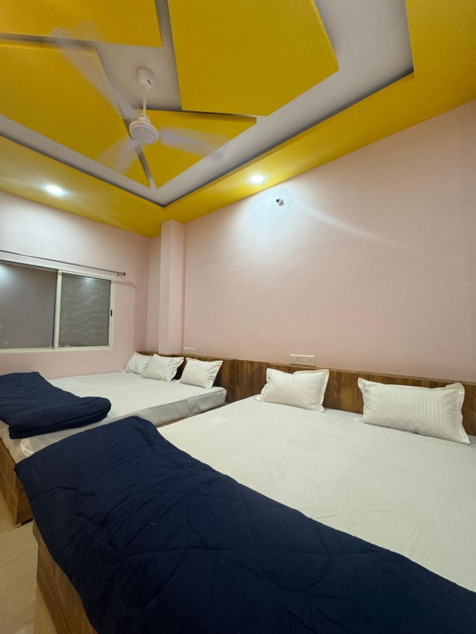 Bed, Photo of the whole room, Bedroom, air conditioner