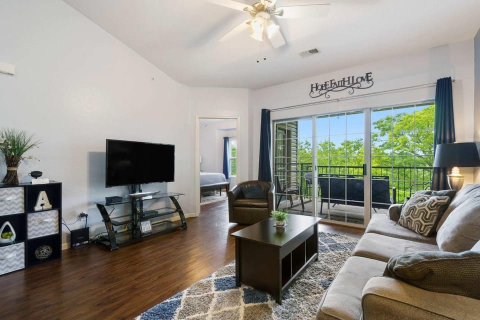 Holiday Ridge Retreat Duo - Holiday Hills Branson Golf Resort Outdoor Pools House in Ozark Mountains