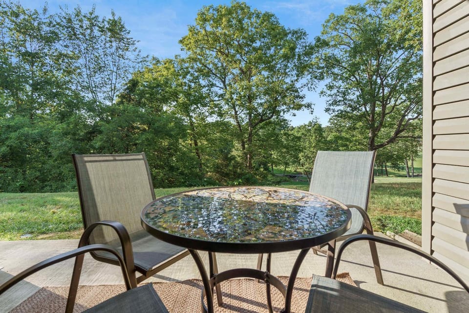Holiday Ridge Escape - Holiday Hills Branson Golf Resort Outdoor pools House in Ozark Mountains