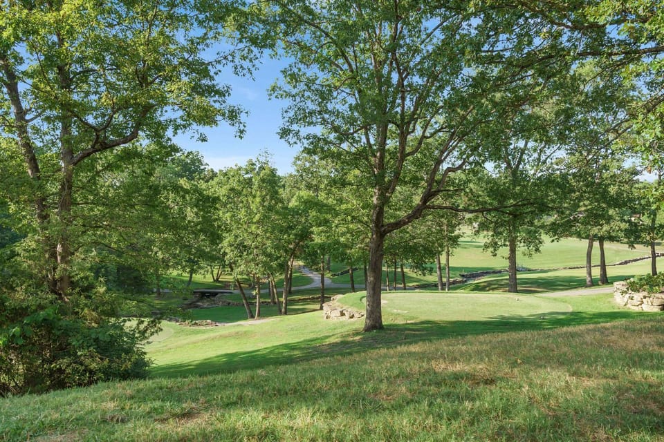 Holiday Ridge Escape - Holiday Hills Branson Golf Resort Outdoor pools House in Ozark Mountains