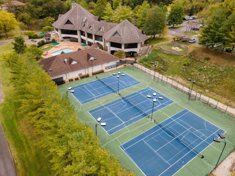 Birdie Lane Beauty - Golf Pools Gym & More House in Table Rock Lake