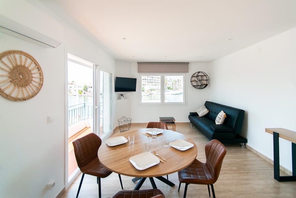 TV and multimedia, Living room, Dining area