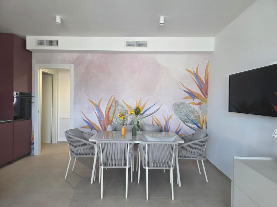 Communal lounge/ TV room, Living room, Seating area, Dining area