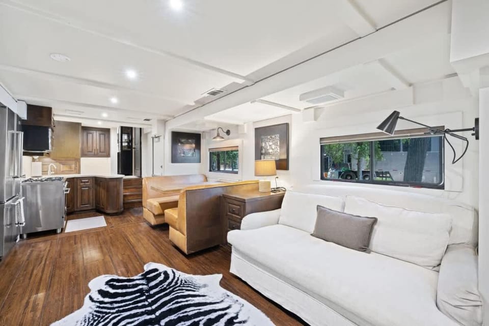 The Aspen Unit Villa in Austin