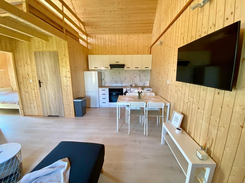 Communal lounge/ TV room, TV and multimedia, Kitchen or kitchenette, Dining area