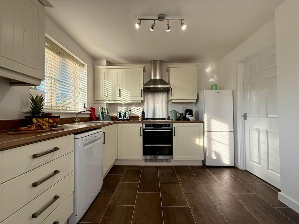 Kitchen or kitchenette, dishwasher, oven, stove