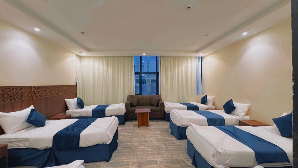 Bed, Living room, Photo of the whole room, Seating area, Bedroom