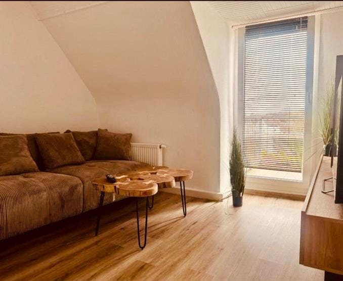 58 qm Wohnung mit Wohnzimmer, Küche, 3 Schlafzimmern und Bad-WC Apartment in Essen