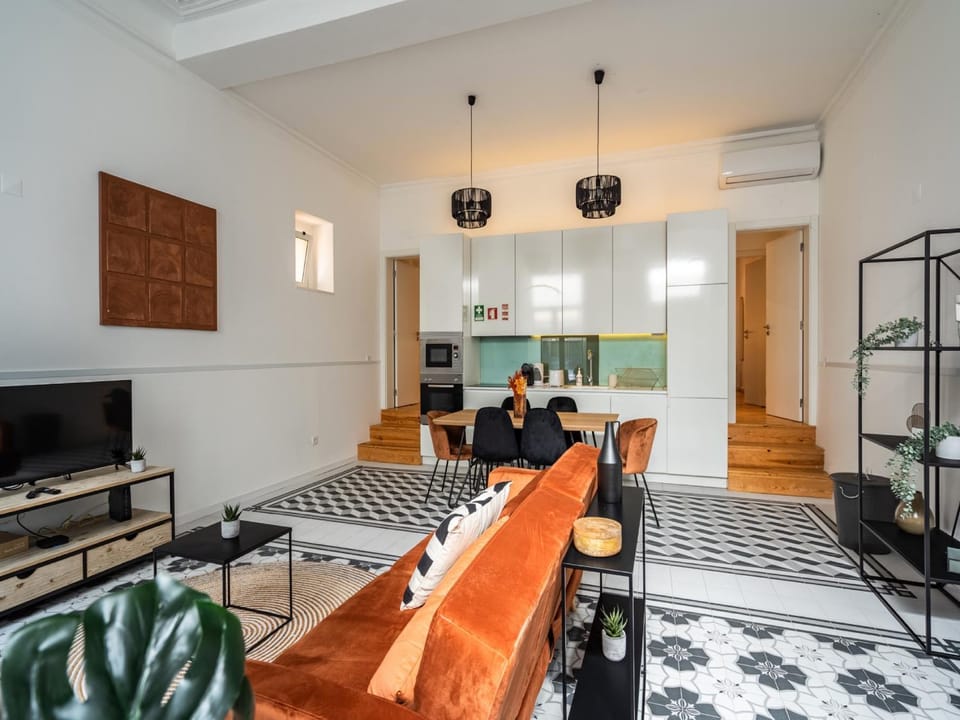 TV and multimedia, Kitchen or kitchenette, Living room, Seating area, Dining area