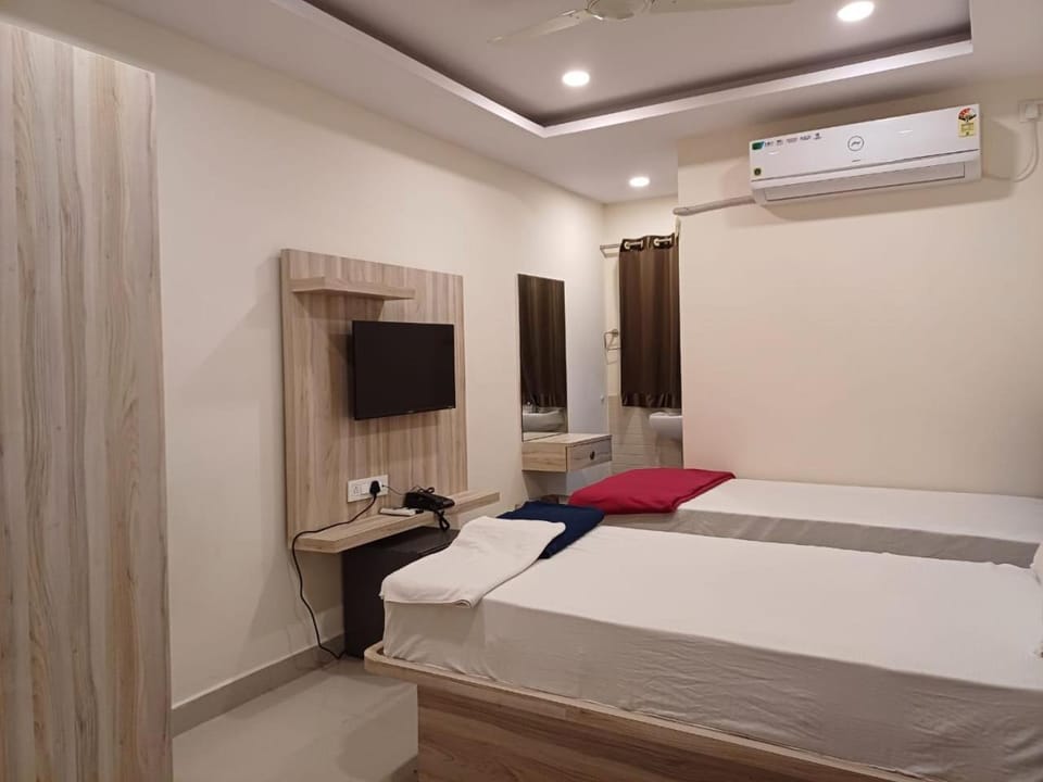 Sahasra Sree Suites Inn Bed and Breakfast in Hyderabad