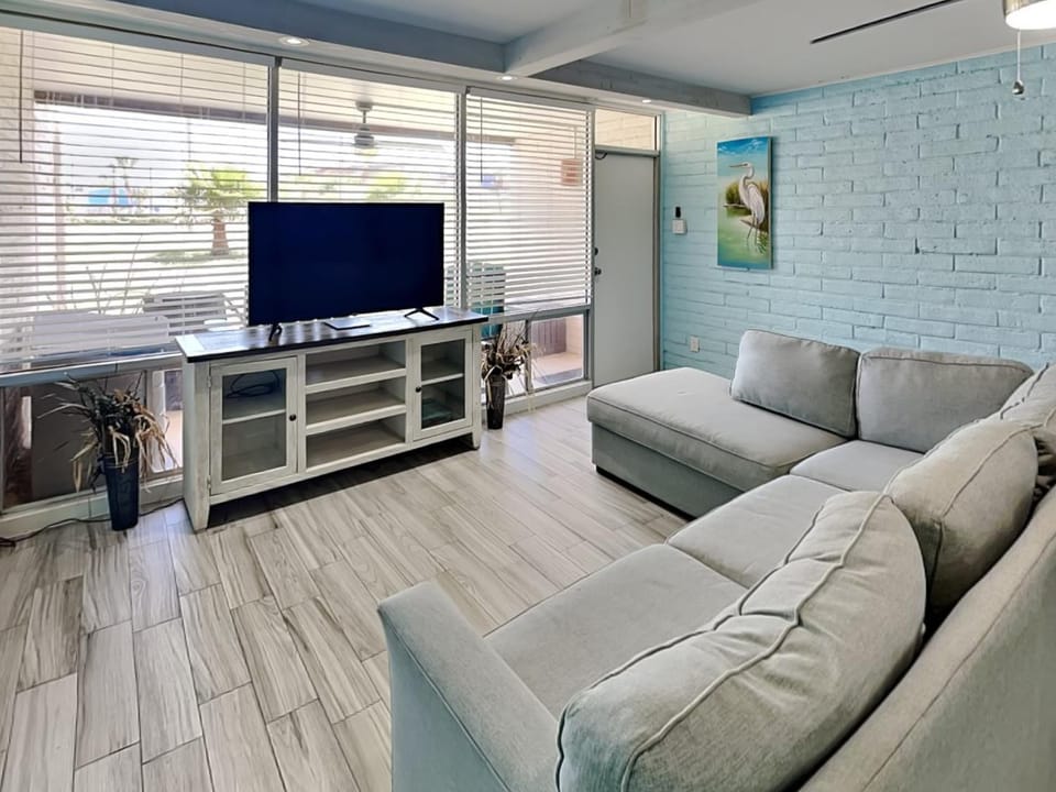TV and multimedia, Living room, Seating area, furniture