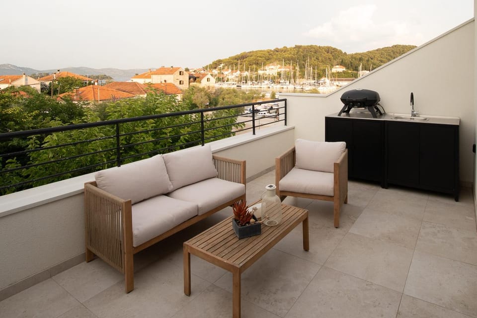 Levanat Iž Apartment in Zadar County