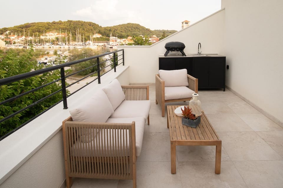 Levanat Iž Apartment in Zadar County