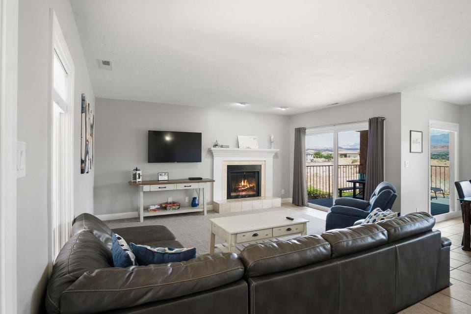 Gorgeous Views & Fun for the Entire Family House in St George