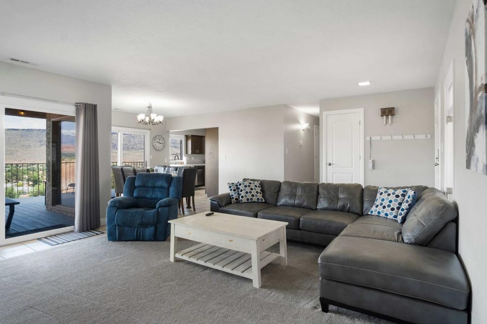 Gorgeous Views & Fun for the Entire Family House in St George
