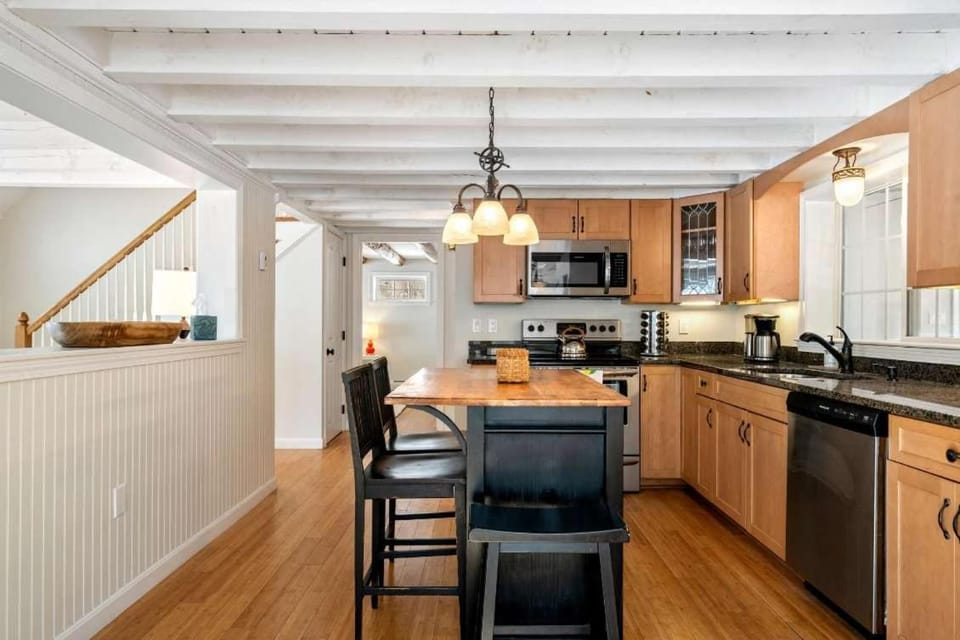 Good Tidings Stay for 6 House in York Beach