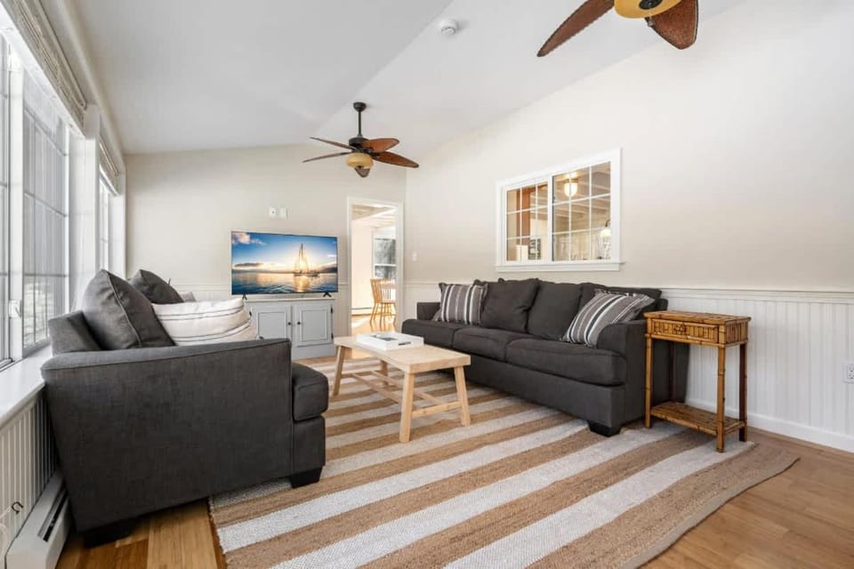 Good Tidings Stay for 6 House in York Beach